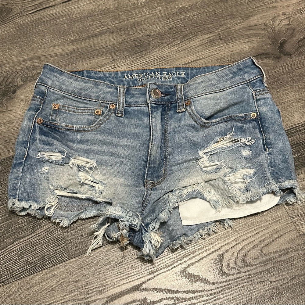 American Eagle “Vintage Hi-rise Festival” shorts - women’s size 6 - washed blue